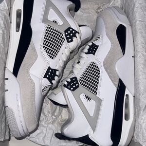 Miltary Black Jordan 4